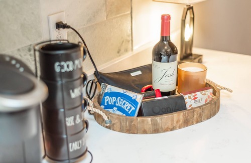 Wildwood Mountain Cottage | Perfect Highlands Getaway! HOT TUB, Firepit, Zip-line, Close to EVERYTHING!