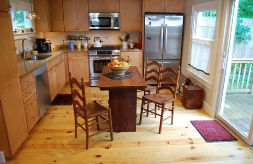 Lee House | Perfect Holiday Retreat, Completely Renovated, Central Location