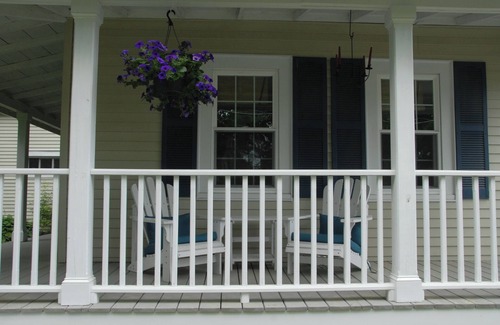 Lee House | Perfect Holiday Retreat, Completely Renovated, Central Location