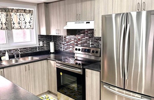 Brampton House | Perfect Home for Your Next Chapter at Golden Beautiful Home.