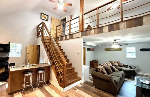 Shorterville House | Perfect Honeymoon Lake House