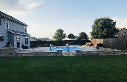 Granger House | Perfect House for GameDay! (Heated In-Ground POOL!)