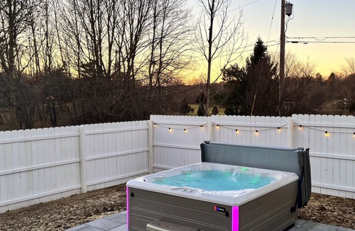 Hollowville House | Perfect Hudson Valley Getaway with HOT TUB!