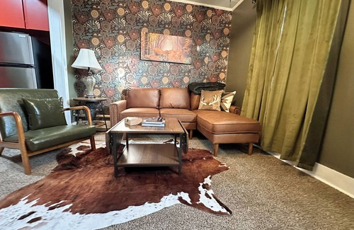 Russell Apartment | Perfect Hunters Den-1 Bed/1Bath/Deck-Close to Main Street-Russell KS