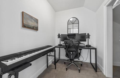 Reynoldstown House | Perfect In-Town location! KINGbed, BBQ and Parking