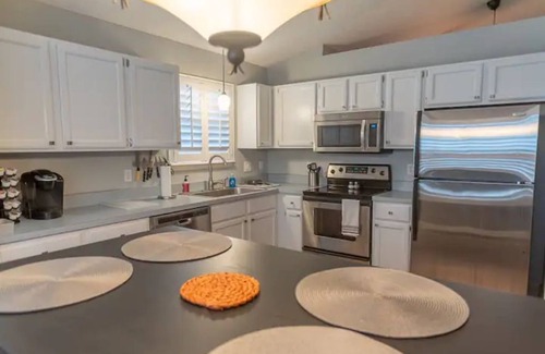Jacksonville Beach House | Perfect Jax beach home min to ocean & restaurants!