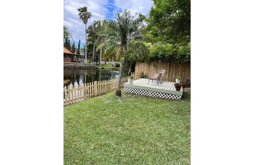 Jacksonville Beach House | Perfect Jax beach home min to ocean & restaurants!