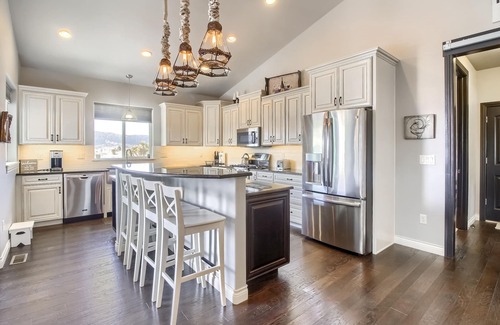 Monument House | Perfect Lake and Mountain Views!