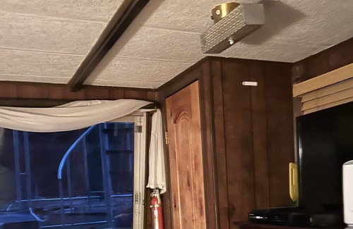 Prestonsburg Boat Rental | Perfect Lake Getaway!!