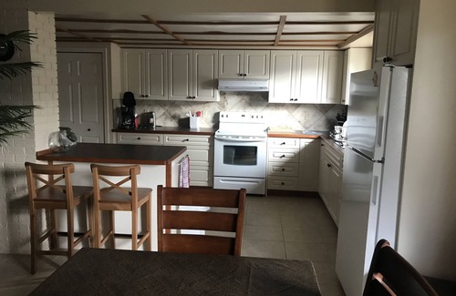 Magna bay House | Perfect lake home right across from the beach