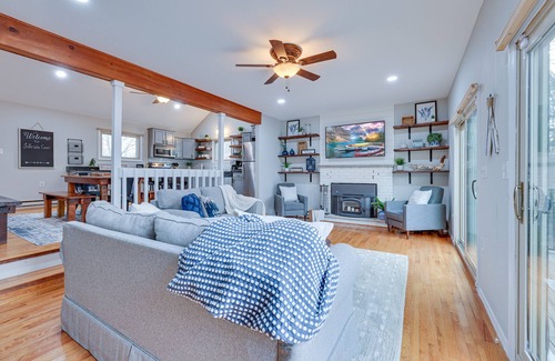 Long Pond House | Perfect Lakefront Poconos Retreat 5 mi. to Camelback + Kalahari - Hottub+Firepit