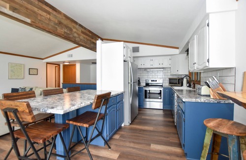 Wautoma House | Perfect LakeHome w/Amazing Views of Big Silver Lake w/Kayaks Hot tub &Maui Mat