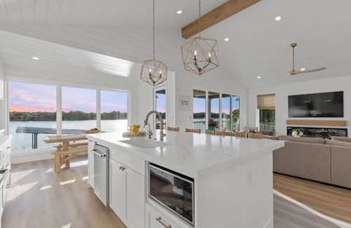 Marble Falls House | Perfect Lakehouse,open water, sunset,new dock.Kayaks.NEW POOL & HOT TUB!