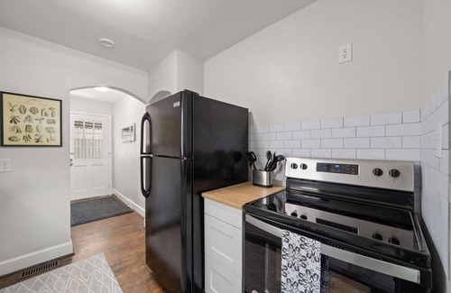 Lindley Park House | Perfect Lindley Park location - Minutes from GAC, Coliseum, Restaurants and Pubs