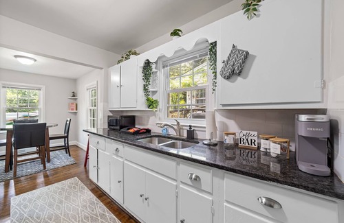 Lindley Park House | Perfect Lindley Park location - Minutes from GAC, Coliseum, Restaurants and Pubs