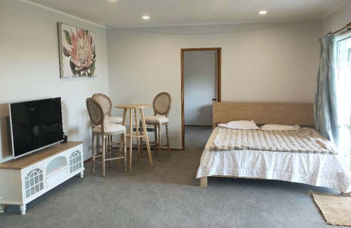 Mellons Bay House | Perfect Living in Eastern
