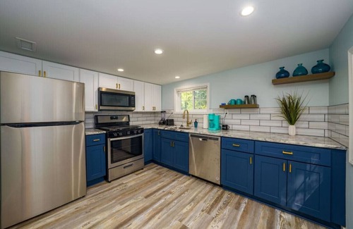 Mentor-on-the-Lake House | Perfect location Across from the Lake and park!