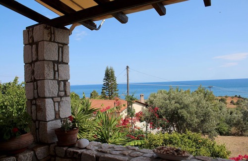 Aloizianika House | Perfect located: calm and idyllic above the sea - holiday house Lakonia, Pelopon