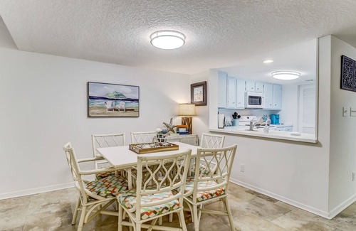 Fernandina Beach Condo | PERFECT LOCATION! Updated Amelia Island Condo Only 4 Min Walk to Beach!