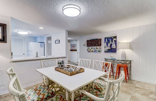 Fernandina Beach Condo | PERFECT LOCATION! Updated Amelia Island Condo Only 4 Min Walk to Beach!