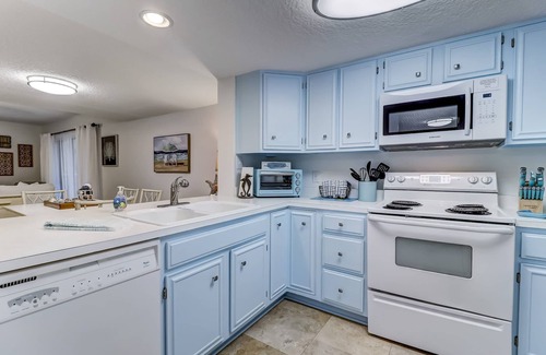 Fernandina Beach Condo | PERFECT LOCATION! Updated Amelia Island Condo Only 4 Min Walk to Beach!