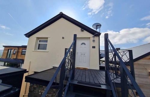 Merthyr Tydfil Apartment | Perfect Location 2 Bed Serviced Apartment Near BPW