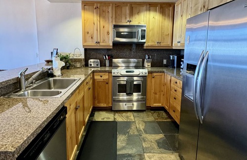 Truckee Condo | Perfect location❤️ 1 bed/1 bath retreat in the heart of Northstar Village