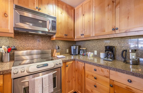 Truckee Condo | Perfect location❤️ 1 bed/1 bath retreat in the heart of Northstar Village