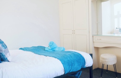 Thorpe Satchville House | Perfect Location: 2-Bed Home by Leicesters King Power Stadium & City Centre!