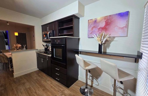 Uptown Condo | Perfect Location | 2BR 5 Min Walk to Galleria