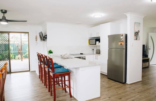 Warana House | Perfect Location 4Brm Home Warana - 200m to Beach!