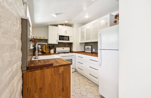 Tahquitz River Estates Cottage | Perfect Location! - Baristo Villa