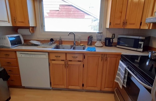 Ottawa Division House | Perfect Location- Few Steps to Algonquin College -Private Room - Girl Only House