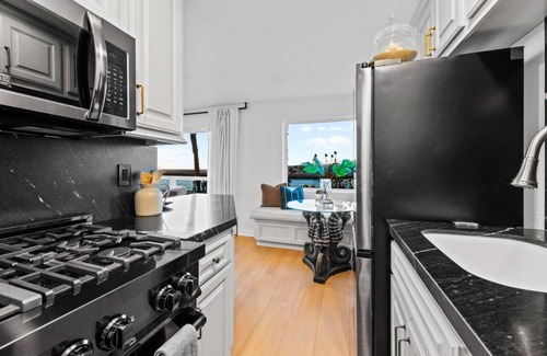 Silver Strand House | Perfect Location Great Ocean Views, Steps To Sand