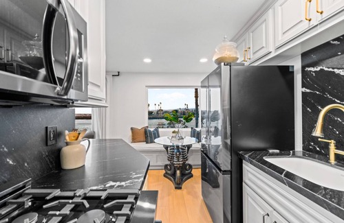Silver Strand House | Perfect Location Great Ocean Views, Steps To Sand
