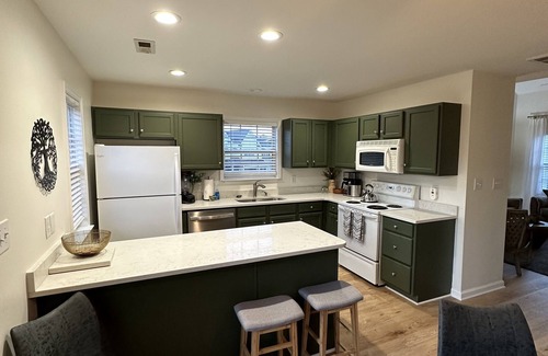 Greensboro House | Perfect location in Greensboro-Entire Townhouse