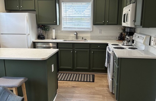 Greensboro House | Perfect location in Greensboro-Entire Townhouse