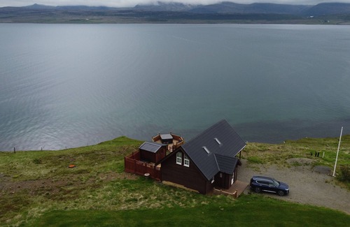 Kjosarhreppur Cottage | PERFECT LOCATION - LUXURY COTTAGE - STUNNING VIEW - HOT TUB