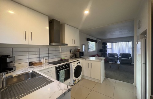 Saint Albans House | Perfect location - Merivale
