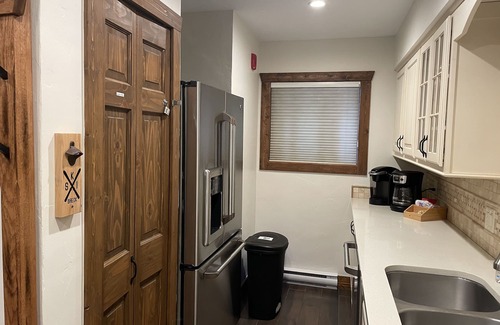 Historic District Condo | Perfect location off 4 o'clock run, Walk to Mainstreet, Ski-In, Shared Hot Tub