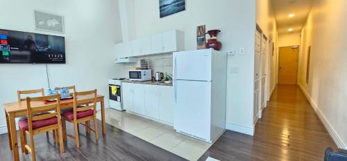 Windsor Apartment | Perfect Location! Quiet-Spacious-2 Bed-2 Bath