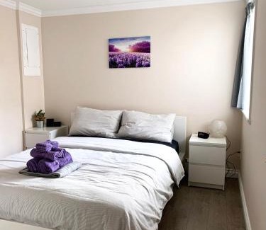 Renfrew-Collingwood Villa | Perfect Location - Tidy & Comfy Suite 5 Mins to Skytrain & Restaurant & Banks, 2 Stops To Metrotown, 5 Stops To Downtown