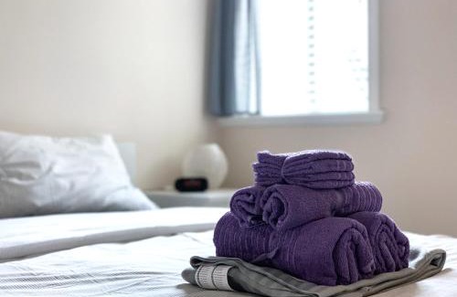 Renfrew-Collingwood Villa | Perfect Location - Tidy & Comfy Suite 5 Mins to Skytrain & Restaurant & Banks, 2 Stops To Metrotown, 5 Stops To Downtown