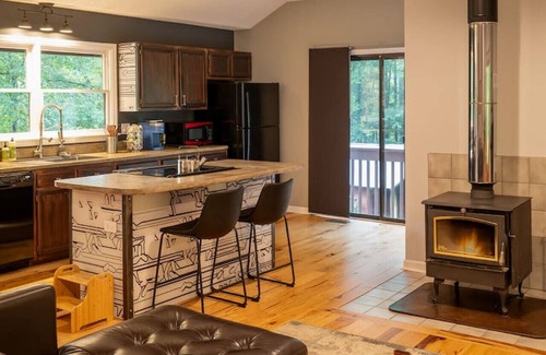 Gerton House | Perfect Luxe Retreat w/Hot Tub