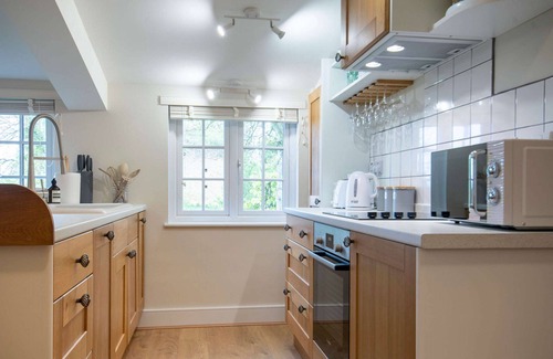 Longborough Cottage | Perfect luxury 2 bedroom holiday home in the Cotswolds - Slade Stables