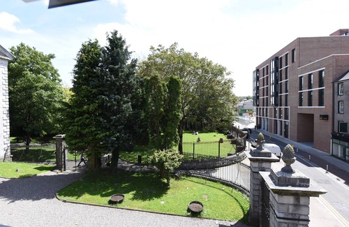 Cork City Centre Apartment | 💚Perfect Luxury 2 bedroom, 3 bathroom apartment. 5 star reviews, laundry.