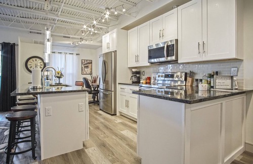 Midtown Condo | Perfect Luxury Condo in Midtown! Great Amenities!