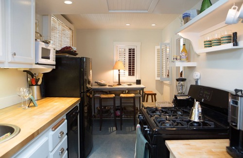 Lower State House | Perfect luxury getaway two blocks from Oldtown State Street!