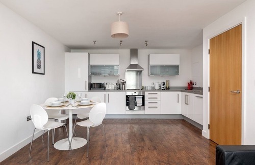 Central Milton Keynes Apartment | Perfect MK Base: Quiet, Secure & Central! 20%off