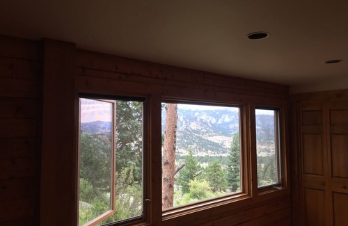 Estes Park House | Perfect Mountain Home with Hot Tub - near RNMP park entrance - SPECIAL RATES!